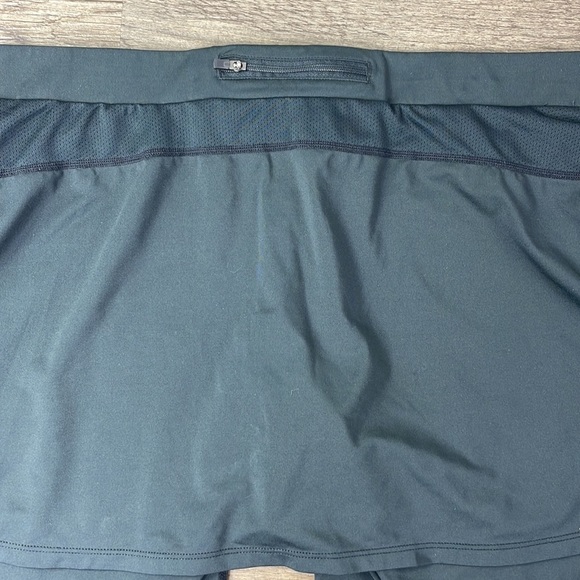 REI Women’s Black 2 in 1 Skirt Capri Leggings, size Medium - Picture 8 of 9